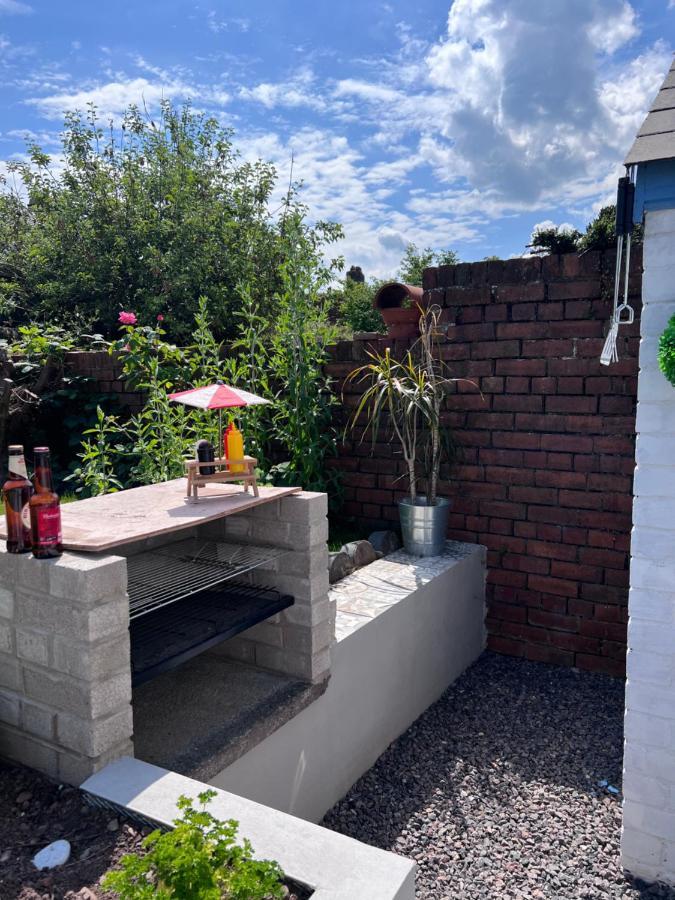 Brecon Town 3 Bedroom House Sleeps 6 Central Location Екстер'єр фото